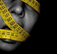 Раннее созревание женщины грозит ожирением ее детям